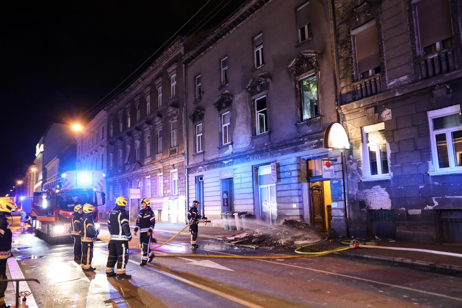 30.04.2022., Zagreb - Vatrogasci gase pozar u stanu u Palmoticevoj 19. Svi stanari iz zgrade su evakuirani. Photo: Emica Elvedji/PIXSELL