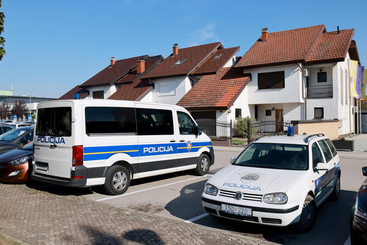 Policija i USKOK tijekom pretresa kuće Josipa Šarića, gradonačelnika Otoka