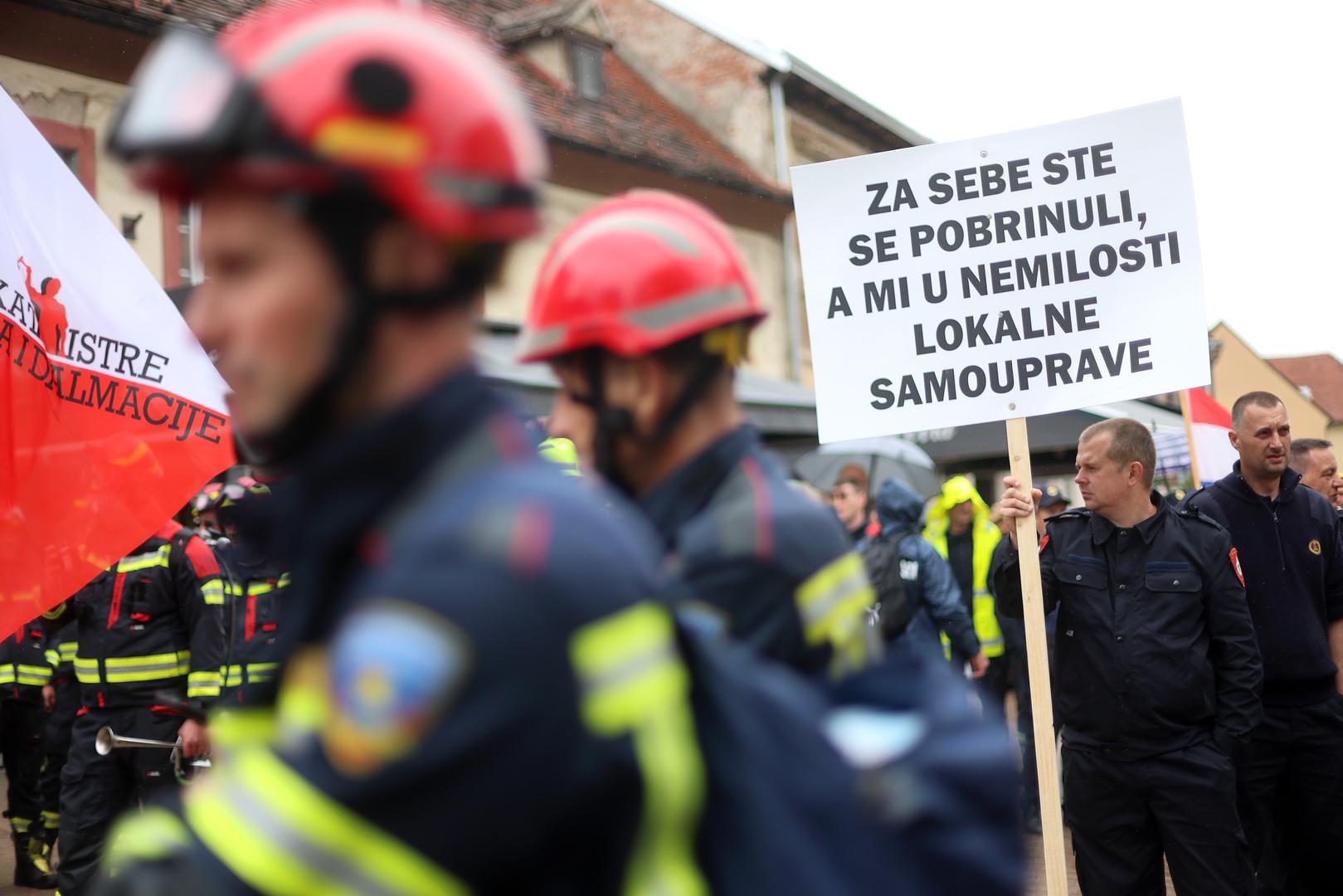 03.05.2024., Zagreb - Koordinacija sindikata i udruga profesionalnih vatrogasaca organizirala je prosvjed vatrogasaca na Trgu sv. Marka.  Photo: Sanjin Strukic/PIXSELL