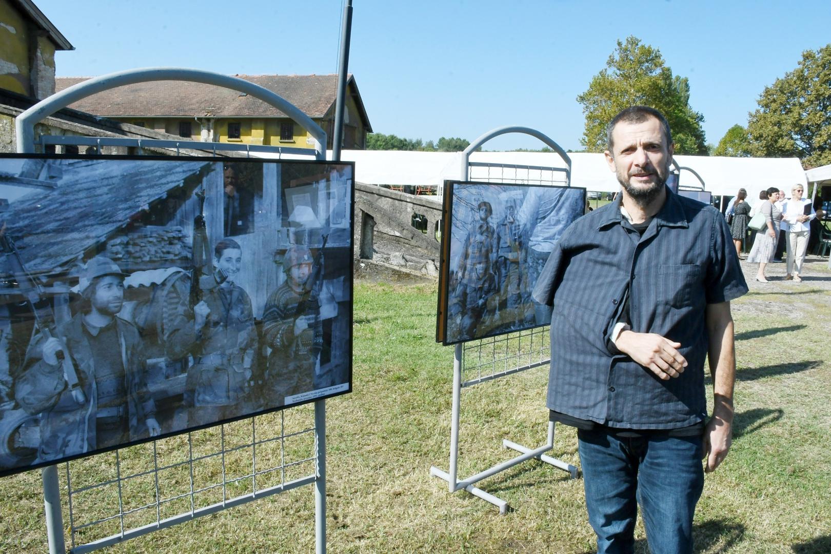 03.09.2021., Sisak - Povodom Dana branitelja grada Siska u bivsoj vojarni Barutana odrzana je svecana akademija i dodijela Plaketa Marijan Celjak - junak obrane grada Siska u Domovinskom ratu te je otvorena izlozba fotografija Mladena Knezevica-Gipsa.
Photo: Nikola Cutuk/PIXSELL