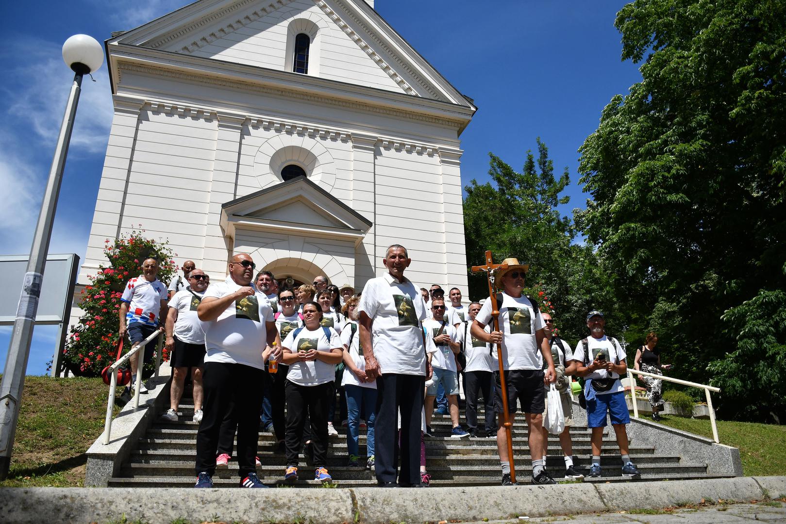 12.06.2020. Podvinje, Polazak hodocasnika-pjesaka ispred Zupe sv. Antuna Padovanskog u Podvinju na Dane svetog Ante u Gornjim Mocilima (BiH).
Photo: Ivica Galovic/ PIXSELL