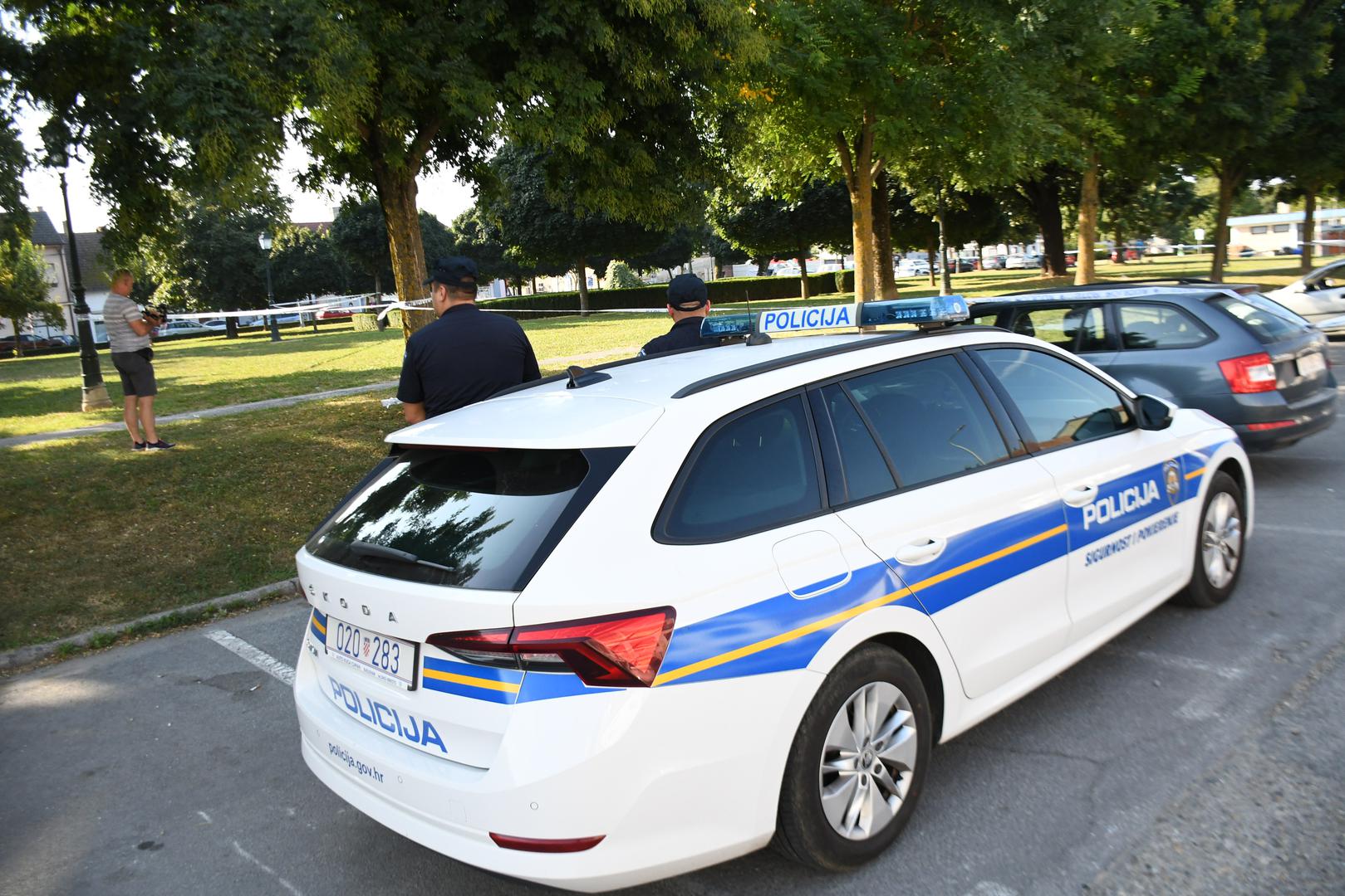 16.08.2024., Bjelovar - Na Trgu hrvatskih branitelja kod tzv. labirinta nocas je doslo do tjelesnog sukoba vise osoba i uporabe vatrenog oruzja. U sukobu je 6 osoba zadobilo ozljede od kojih je jedna osoba zadobila prostrjelnu ranu na vratu. Ocevid je u tijeku nakon cega ce biti poznati detalji. Photo: Damir Spehar/PIXSELL