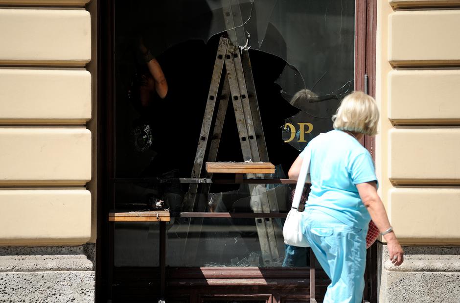 08.08.2014., Zagreb - U pozaru izgorio inventar restorana Tip-top.   Photo: Daniel Kasap/PIXSELL