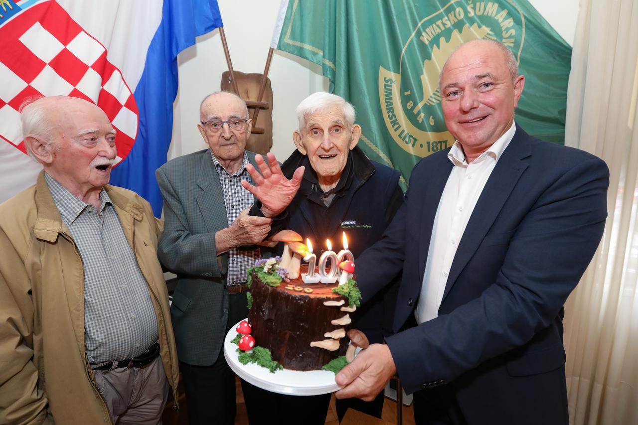 Vlado je najstariji šumar i član HSS-a, navršio je stotu, a njegova životna priča je fascinantna