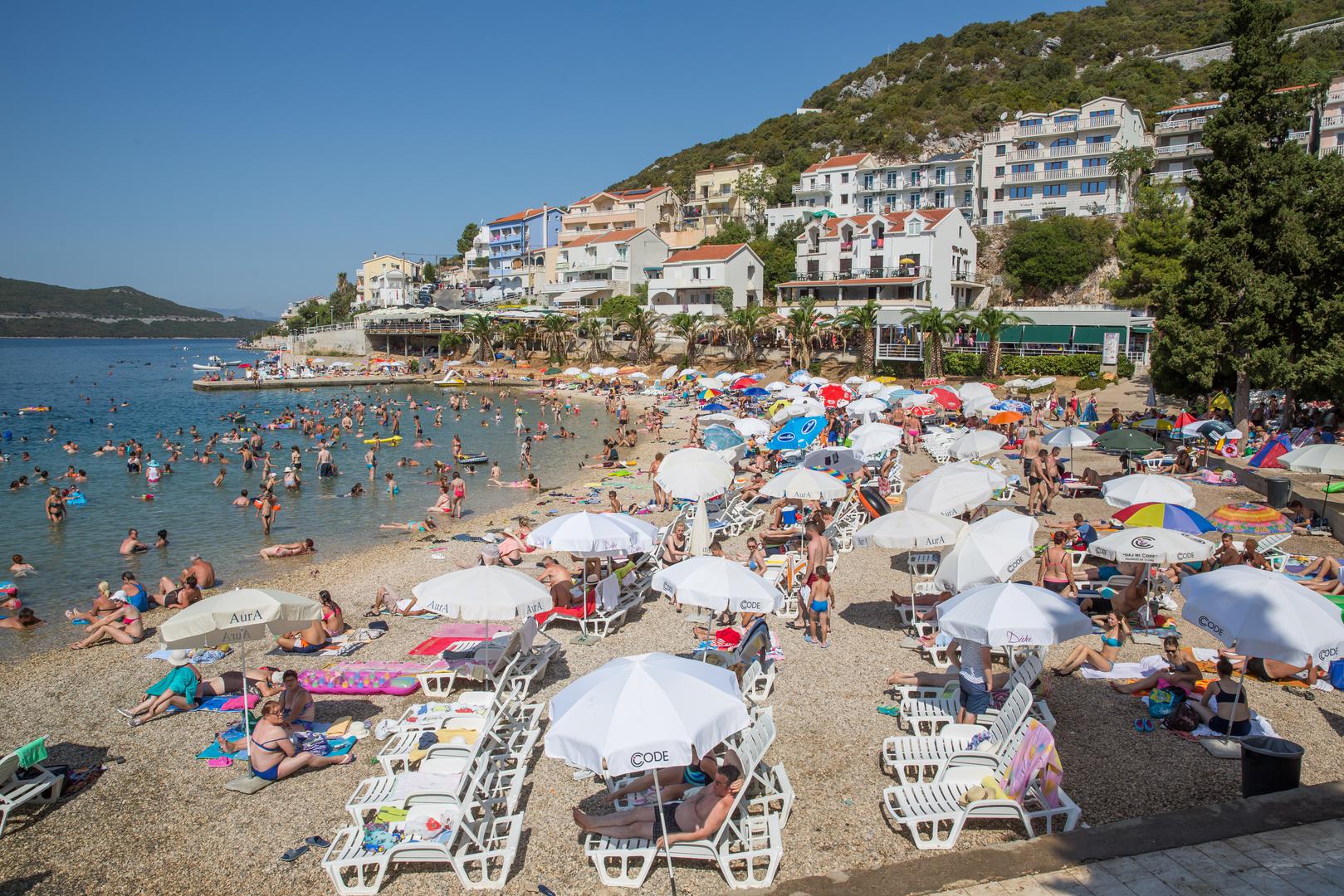 Nakon obroka, turisti se vole opustiti na plaži