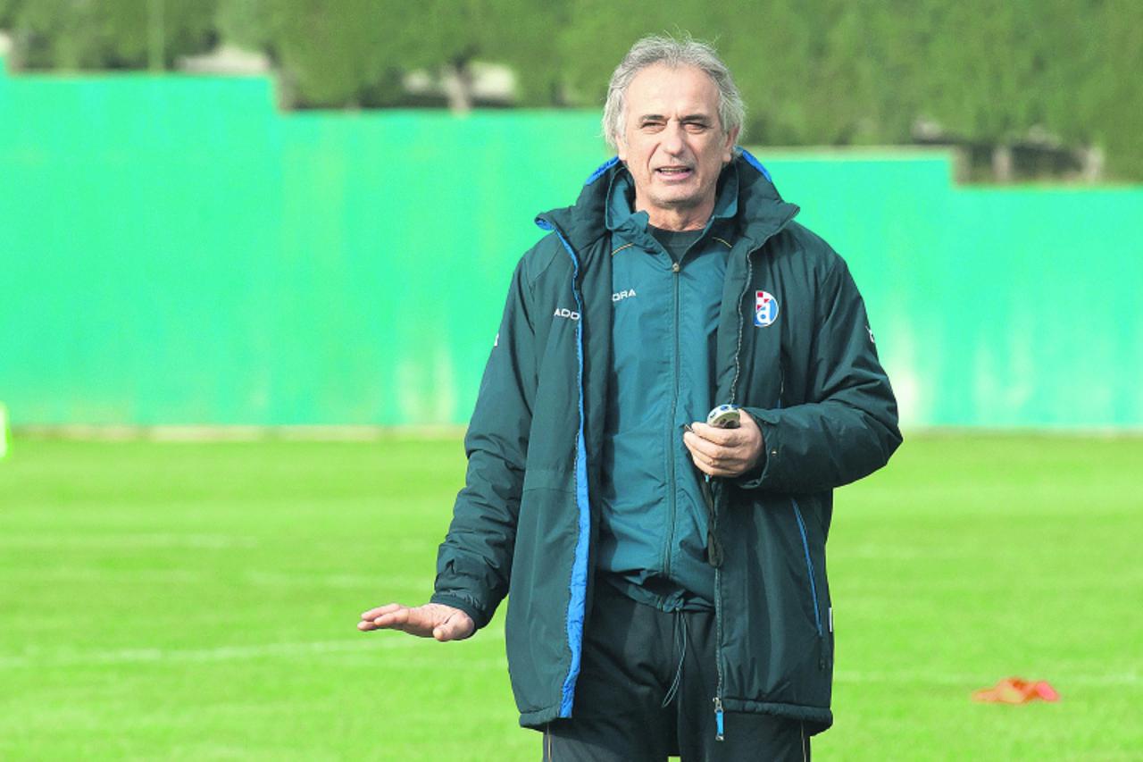 'sport...medjugorje...15.01.2011...sport centar circle international, nk dinamo, pripreme u medjugorju, jutarnji, prvi trening nakon dolaska u medjugorje...vahid halilhodzic foto: zoran grizelj vecern