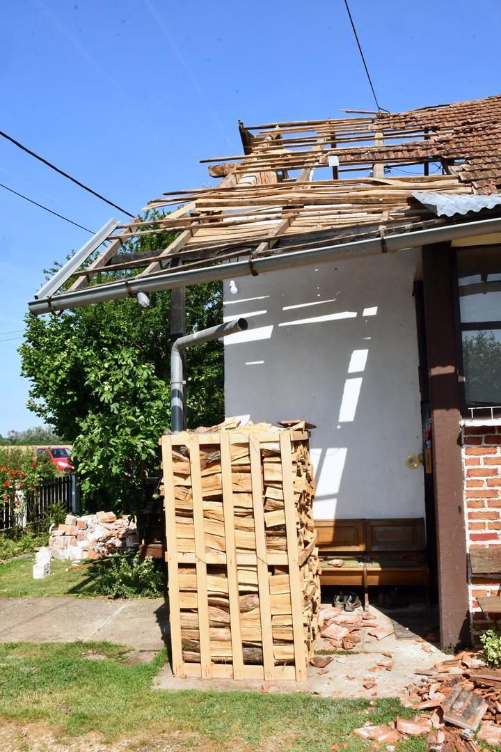 26.05.2022., Sela, Greda - Posljedice jucerasnjeg nevremena vidljive su na svakom koraku. Photo: Nikola Cutuk/PIXSELL Photo: Nikola Cutuk/PIXSELL