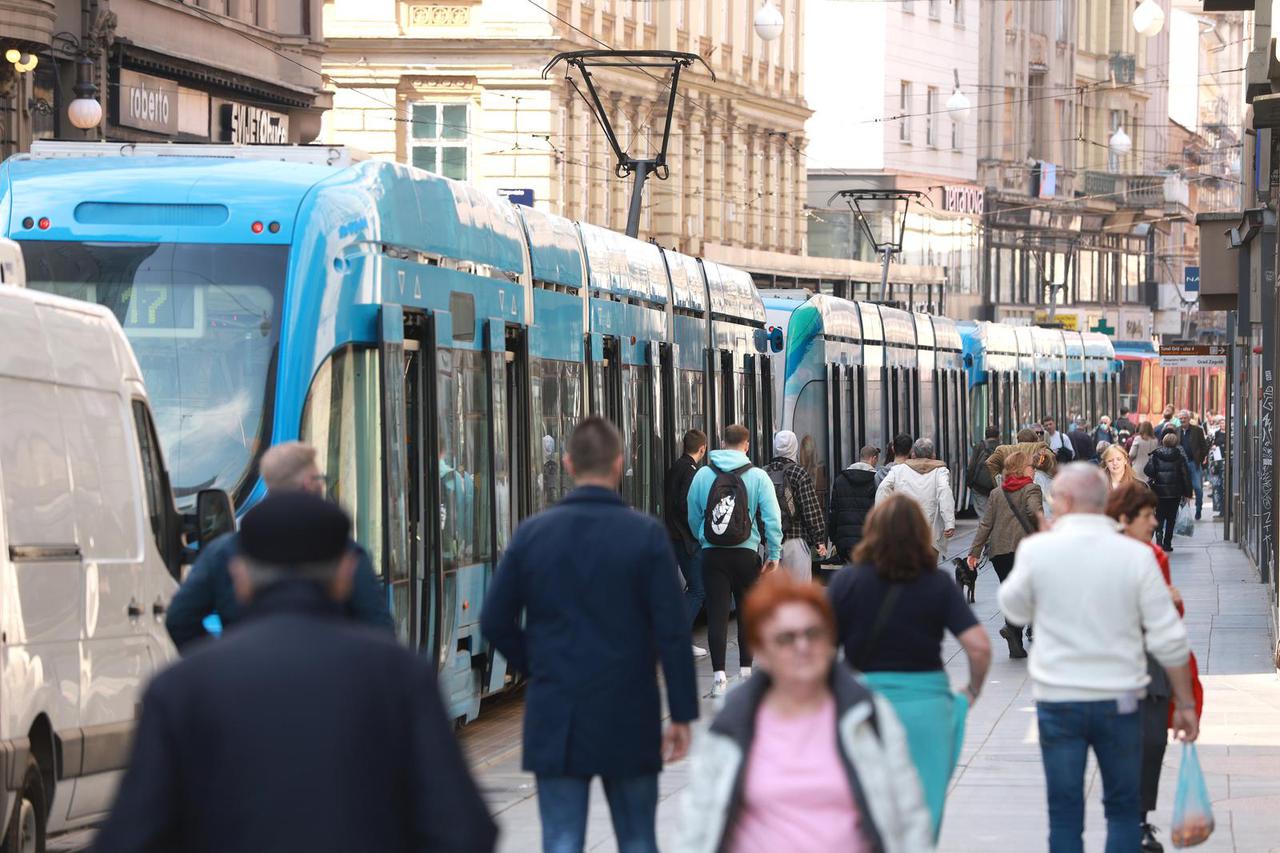 Zagreb: Sunčan dan u gradu