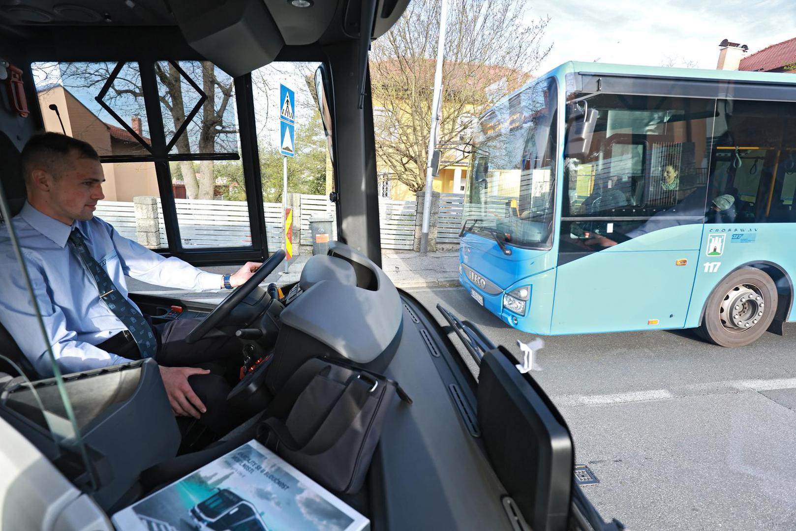 04.04.2023., Zagreb - Britanski trg. ZET testira elektricni autobus na liniji 138 za Zelengaj. Photo: Sanjin Strukic/PIXSELL