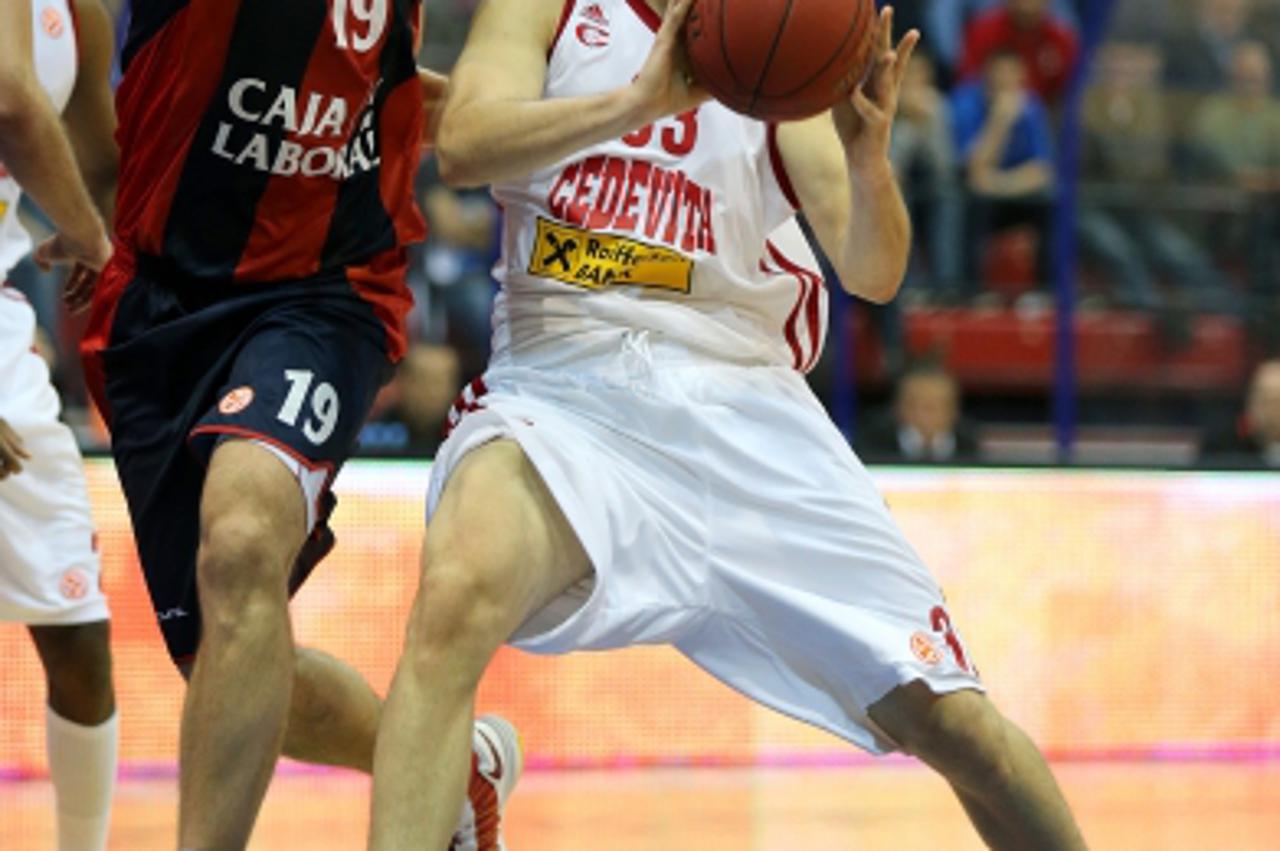 '09.11.2012., Dom sportova, Zagreb - Euroliga, skupina C, 5. kolo, Cedevita Zagreb - Caja Laboral. Marko Tomas, Fernando San Emeterio.  Photo: Igor Kralj/PIXSELL'