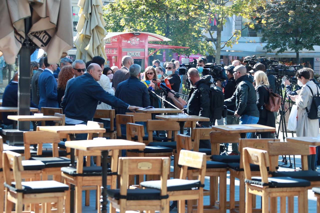 Zagreb: Ugostitelji jednosatnim prekidom rada upozoravaju na probleme zbog pandemije