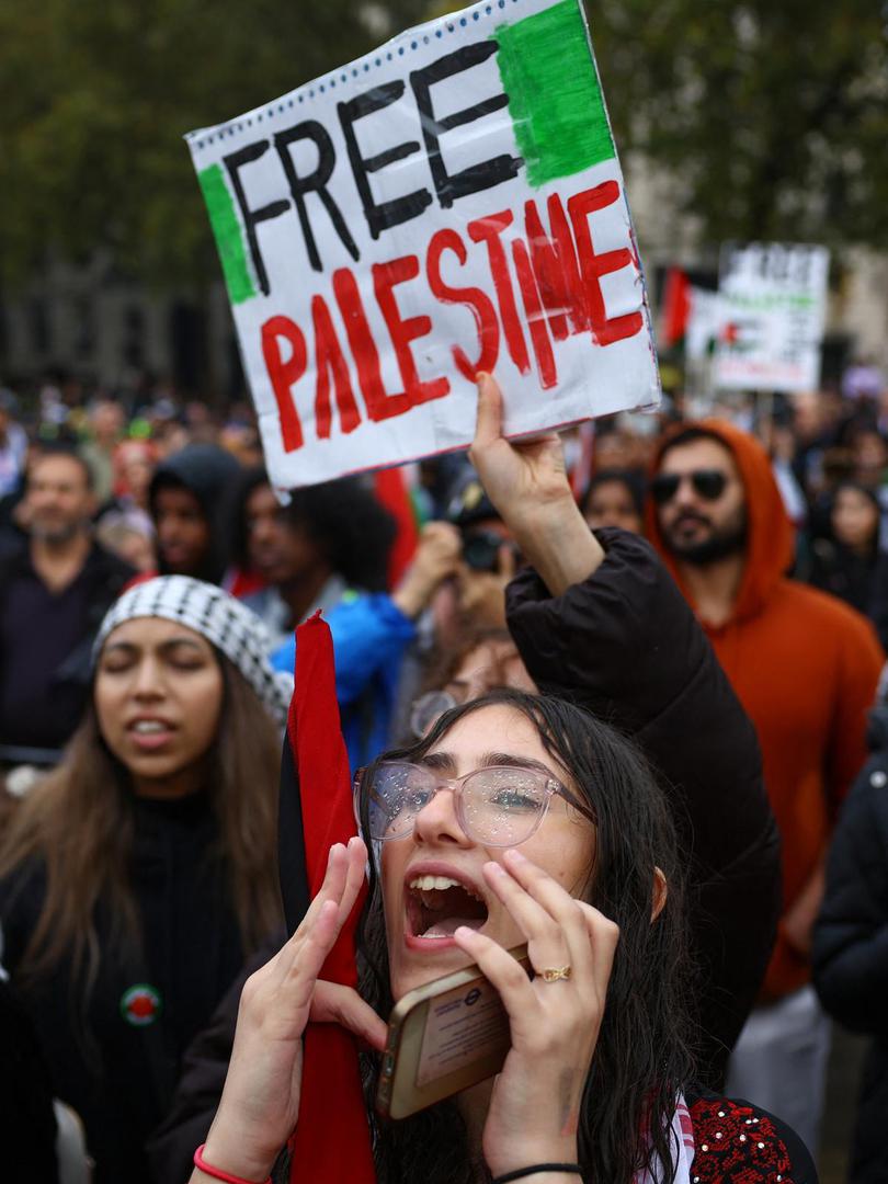 A woman yells as demonstrators protest in solidarity with Palestinians in Gaza, amid the ongoing conflict between Israel and the Palestinian Islamist group Hamas, in London, Britain, October 21, 2023. REUTERS/Hannah McKay Photo: HANNAH MCKAY/REUTERS