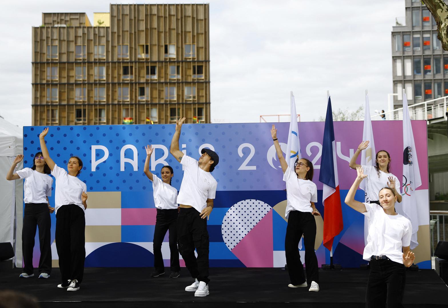 Paris 2024 Olympics - IOC President Thomas Bach at Village Plaza - Olympic Truce Wall inauguration - Olympic Village, Saint Ouen sur Seine, France - July 22, 2024.  Performers dance during the inauguration. REUTERS/Sarah Meyssonnier Photo: Sarah Meyssonnier/REUTERS