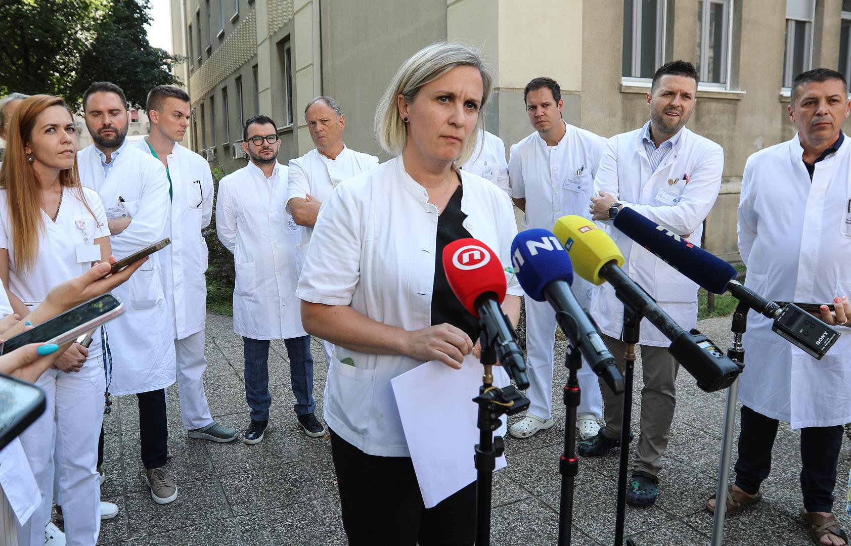 25.07.2024.,Zagreb, Traumatoloska bolnica, konferencija za medije na kojoj je istupilo 17 lijecnika zaposlenih u Klinici za traumatologiju koji se tjednima bore za dostojanstven rad i tretman. Na konferenciji za medije javno su istupili oko svih objeda i neistina koje o njima siri sada vec bivsi Predstojnik Klinike za traumatologiju dr. Vidovic. U ime lijecnika medijima se obratila dr. Ana Cizmic.    Photo: Robert Anic/PIXSELL