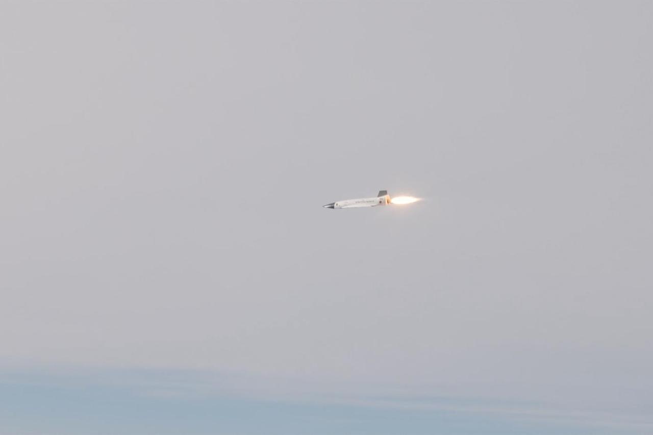 Test réussi du largage d'un avion hypersonique depuis un avion à très haute altitude (10.000m)