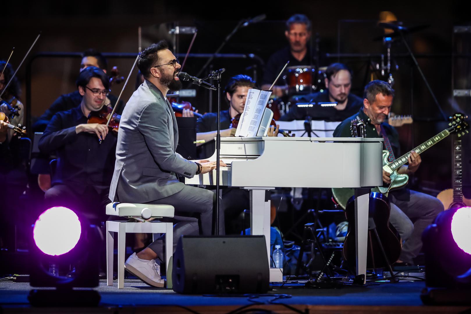 29.07.2024., Vela Luka - Koncert "Trag u beskraju" u sjecanje na Olivera Dragojevica. Petar Graso Photo: Zvonimir Barisin/PIXSELL