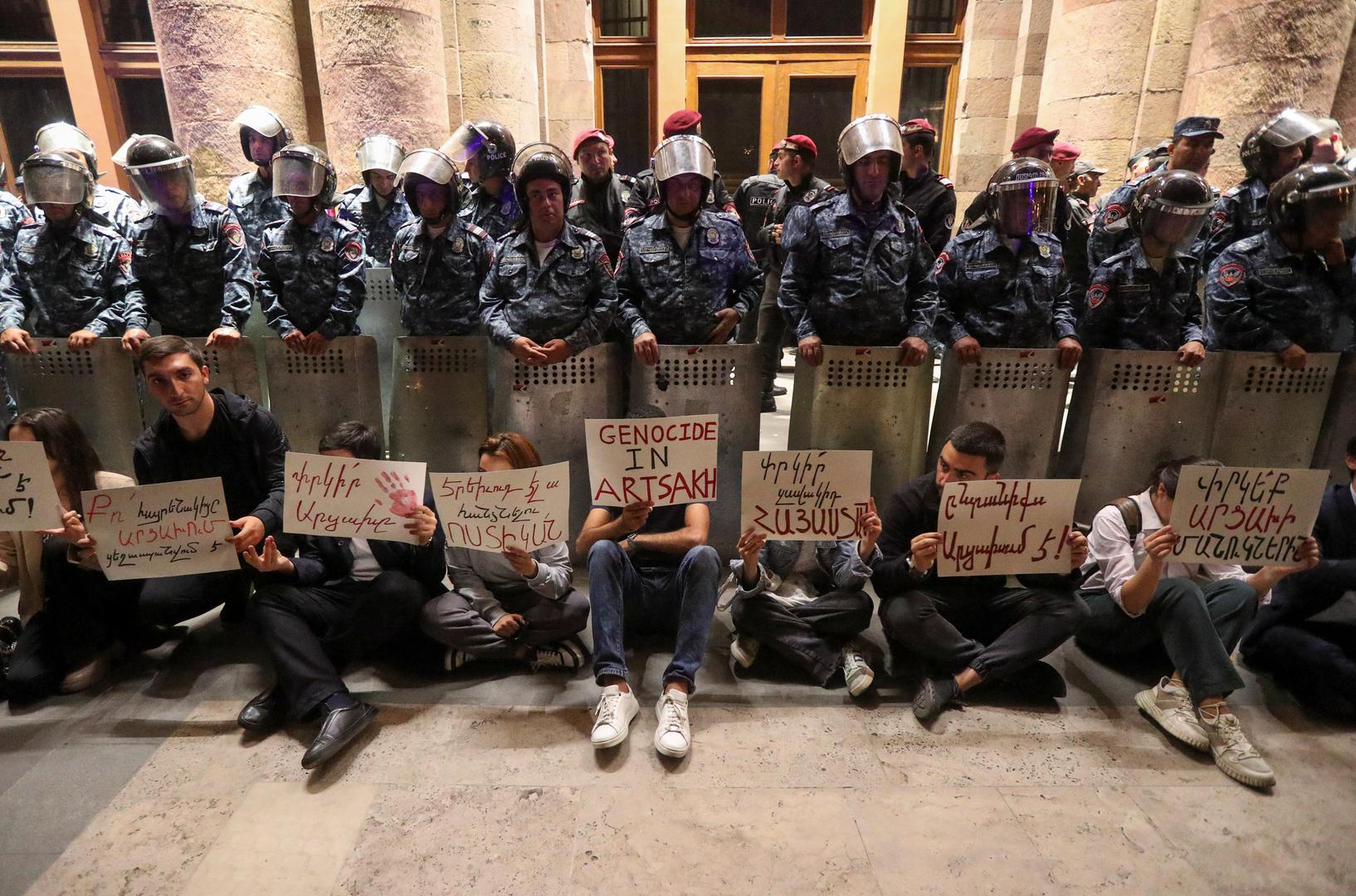 Protesters sit in front of law enforcement officers near the government building during a rally to support ethnic Armenians in Nagorno-Karabakh following Azerbaijani armed forces' offensive operation executed in the region, in Yerevan, Armenia, September 20, 2023. REUTERS/Irakli Gedenidze Photo: IRAKLI GEDENIDZE/REUTERS