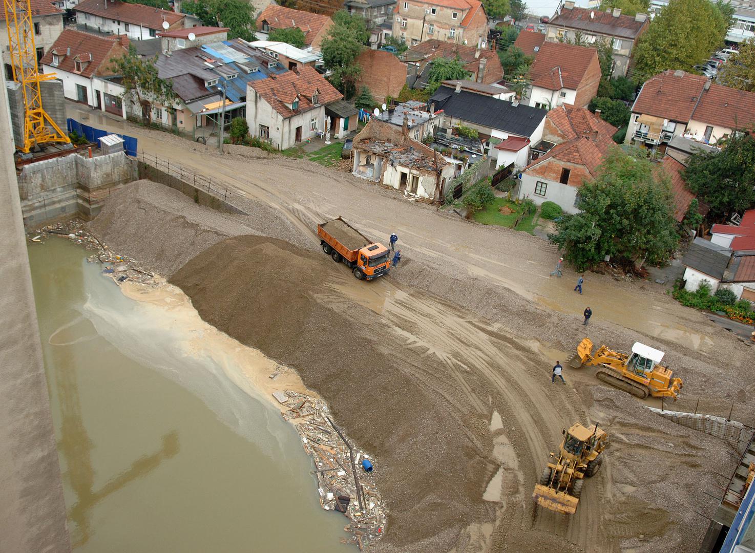 23.09.2007.,Zagreb,Kupska ulica - Dio ulice urusio se zbog izvodjenja gradjevinskih radova na izgradnji poslovne zgrade Hrvatske elektroprivrede (HEP) s podzemnom garazom i trafostanicom. r"nPhoto: Marko Lukunic/PIXSELL