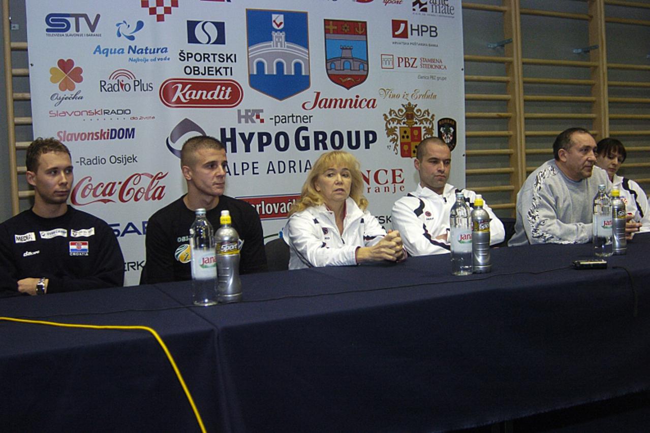 '5.11.2009,Osijek,Hrvatska,konferencija za novinare povodom pocetka svjetskog kupa u gimnastici koji se odrzava u Osijeku,Robert Seligman,Igor Markovic, Magda Ilic trenerica zenske reprezantacije, izb