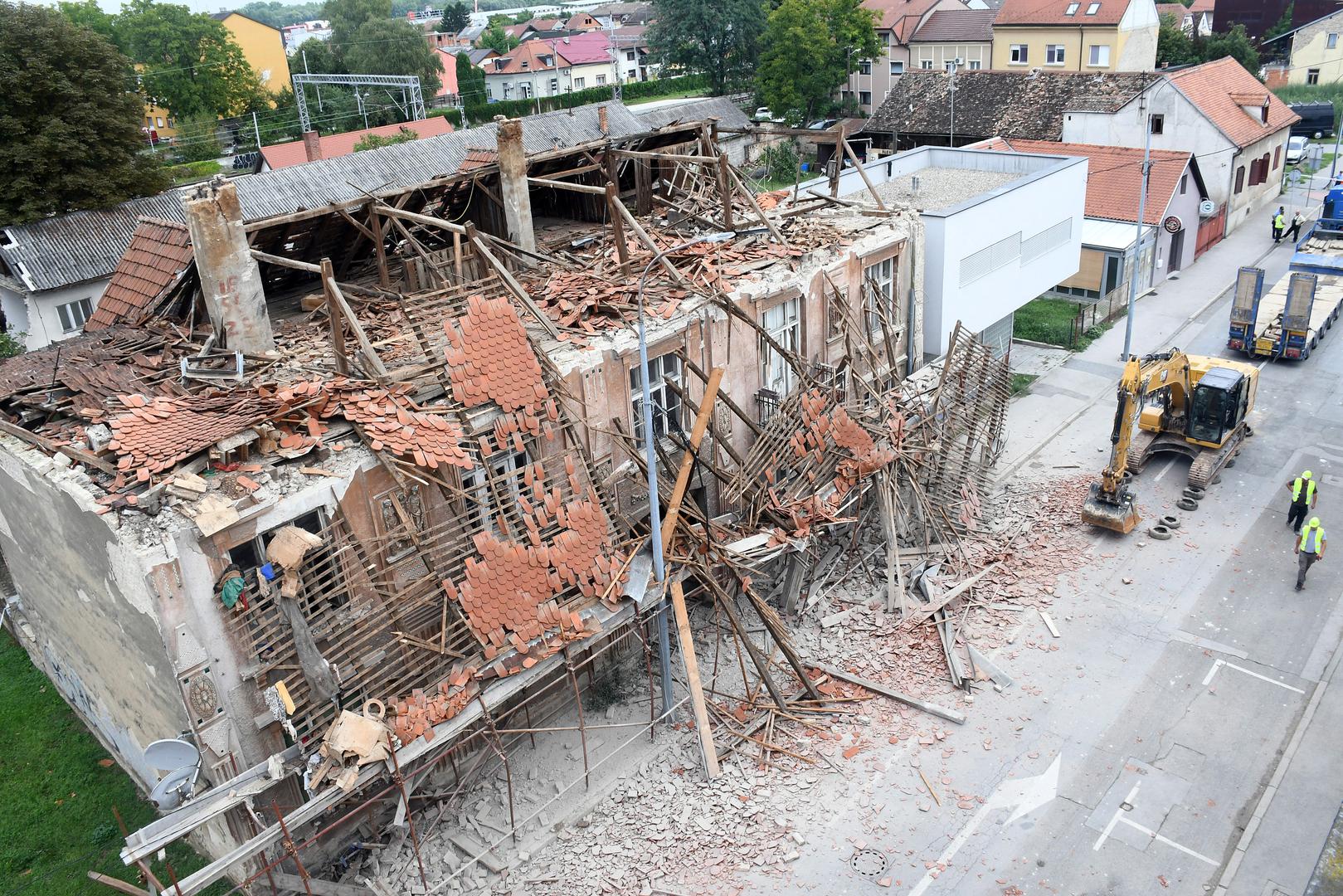 Nakon urušavanja korvišta na teren su stigle sve žurne službe.