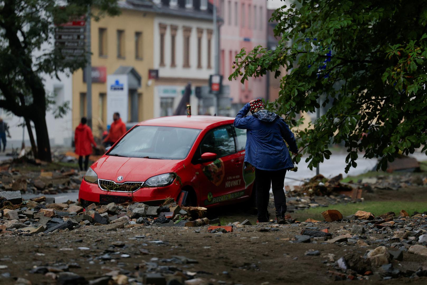 A woman stands next to a damaged vehicle, in the aftermath of flooding following heavy rainfalls, in Jesenik, Czech Republic, September 16, 2024. REUTERS/David W Cerny Photo: DAVID W CERNY/REUTERS