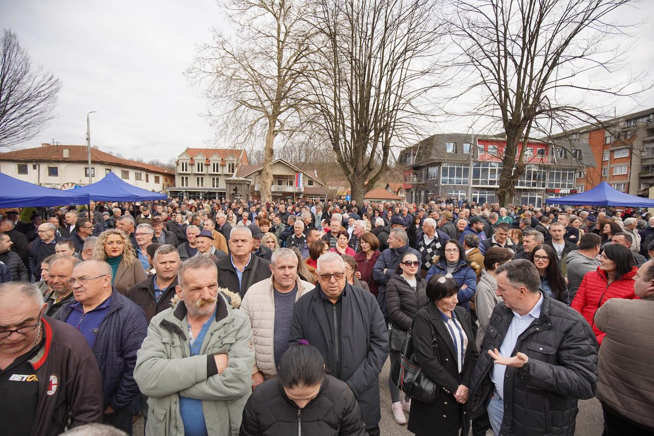 Lopare: Općinska vlast i nezadovoljni građani organizirali su prosvjed protiv eksploatacije litija