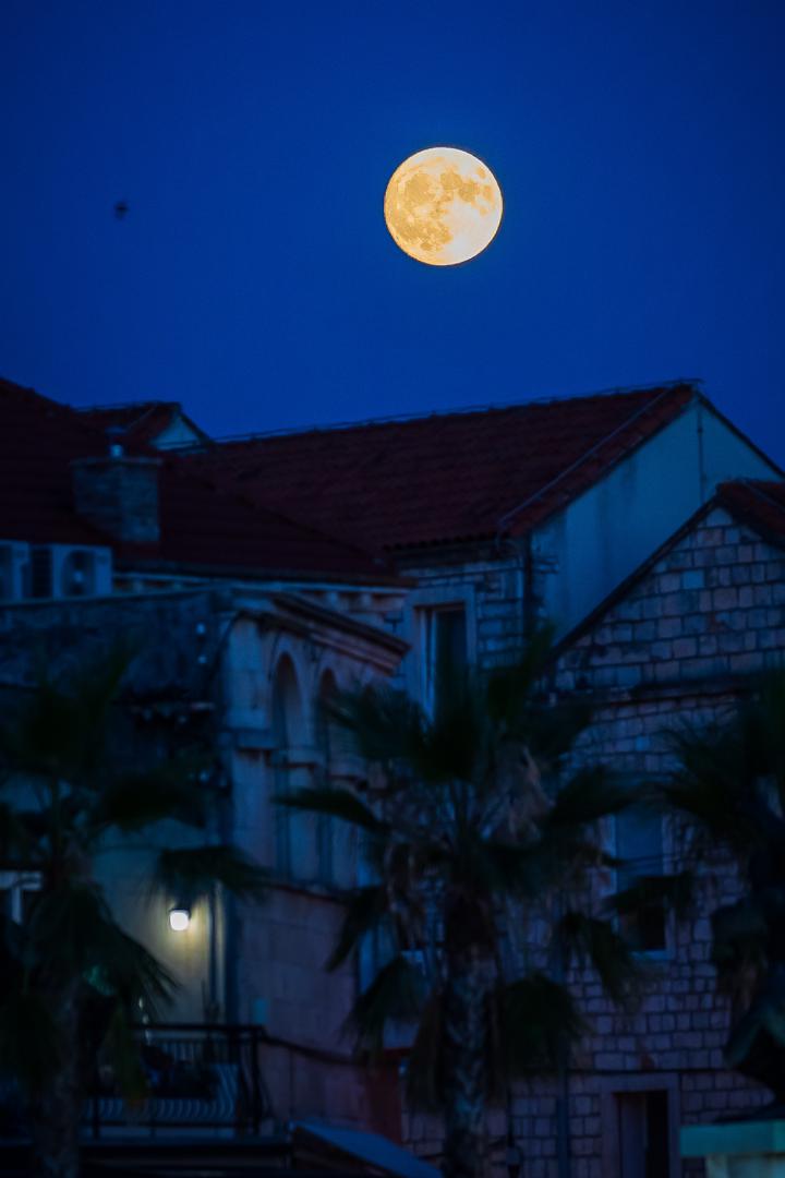 29.07.2023., Vela Luka -  Super mjesec iznad Vela Luke. Photo: Zvonimir Barisin/PIXSELL