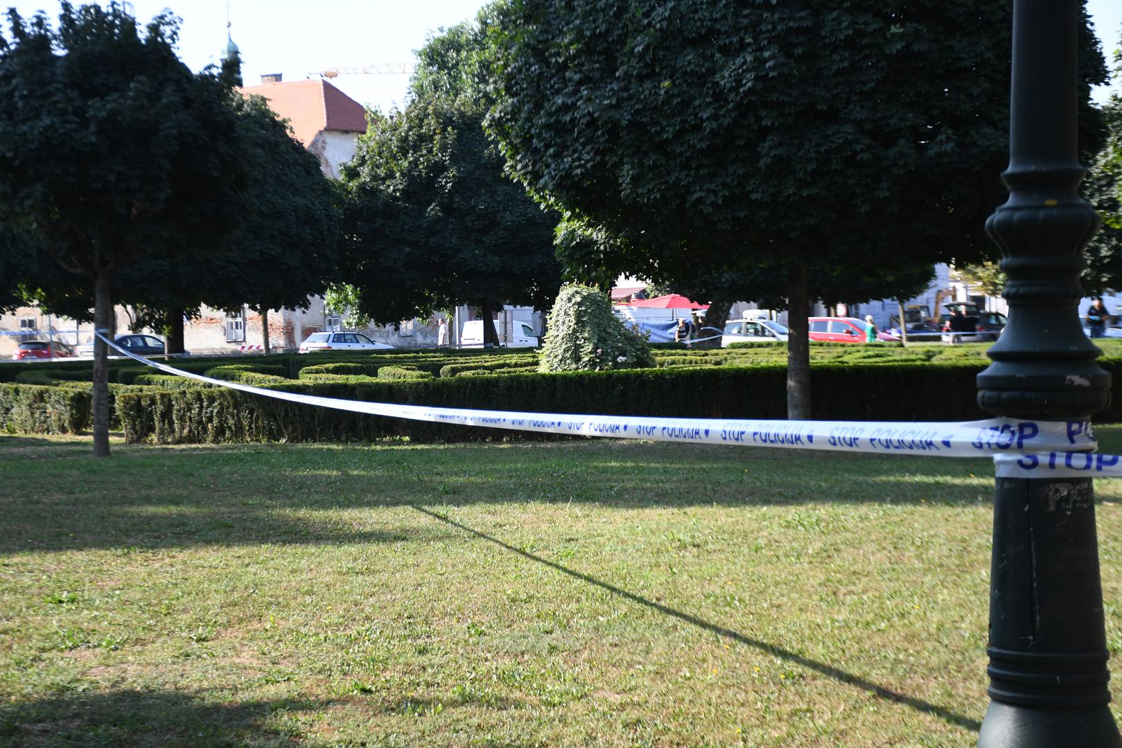 16.08.2024., Bjelovar - Na Trgu hrvatskih branitelja kod tzv. labirinta nocas je doslo do tjelesnog sukoba vise osoba i uporabe vatrenog oruzja. U sukobu je 6 osoba zadobilo ozljede od kojih je jedna osoba zadobila prostrjelnu ranu na vratu. Ocevid je u tijeku nakon cega ce biti poznati detalji. Photo: Damir Spehar/PIXSELL