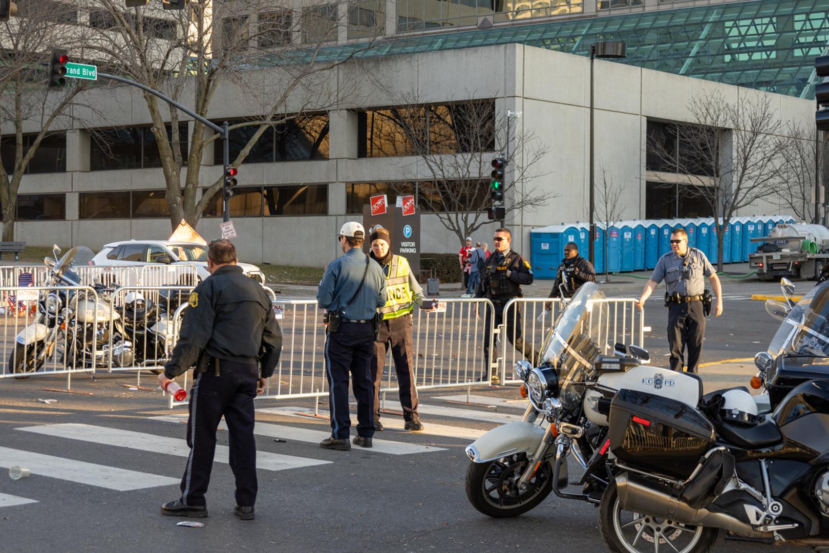 (240215) -- KANSAS CITY, Feb. 15, 2024 (Xinhua) -- Policemen work at the site following a shooting in Kansas City, Missouri, the United States, Feb. 14, 2024. At least one person was killed and 22 were injured as gunfire erupted during the Kansas City Chiefs' Super Bowl victory parade in Kansas City, U.S. state of Missouri, Stacey Graves, chief of the Kansas City Missouri Police Department, said at a news conference on Wednesday afternoon. (Photo by Robert Reed/Xinhua) Photo: Robert Reed/XINHUA