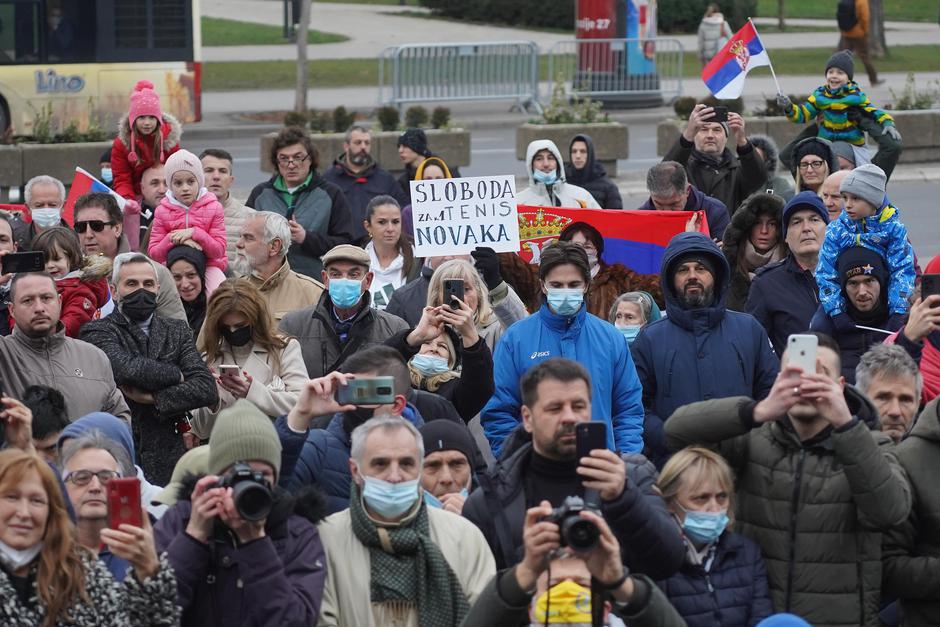 Beograd: Skup podrsše Novaku Đokoviću, koji je organizirala njegova obitelj, održan je ispred Narodne skupštine