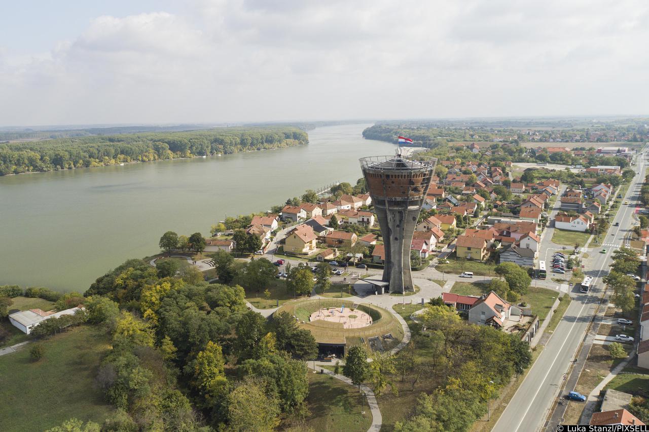 Vukovarski vodotoranj - simbol obrane  Grada Vukovar