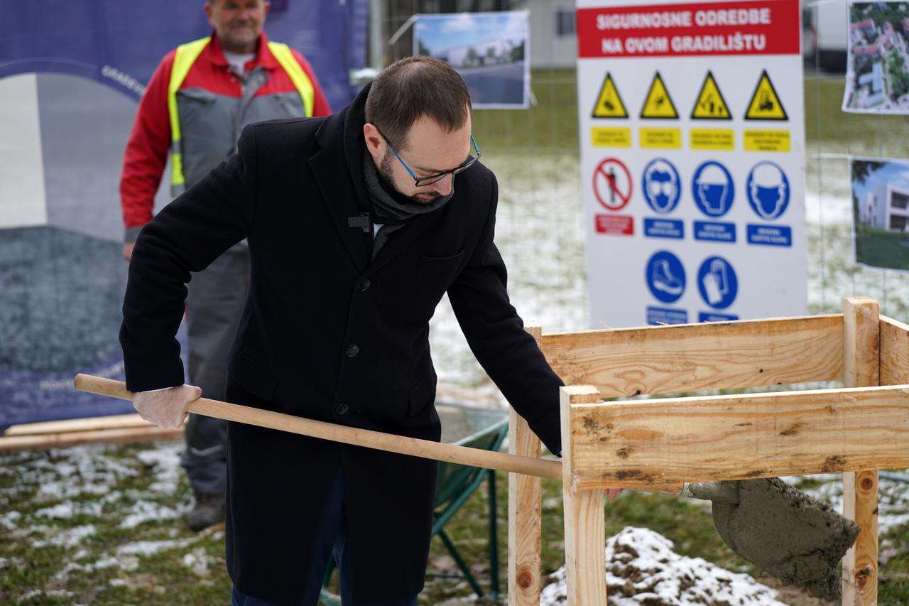 Zagreb: Gradonačelnik Tomašević sa suradnicima obilježio početak gradnje dječjeg vrtića u naselju Borovje