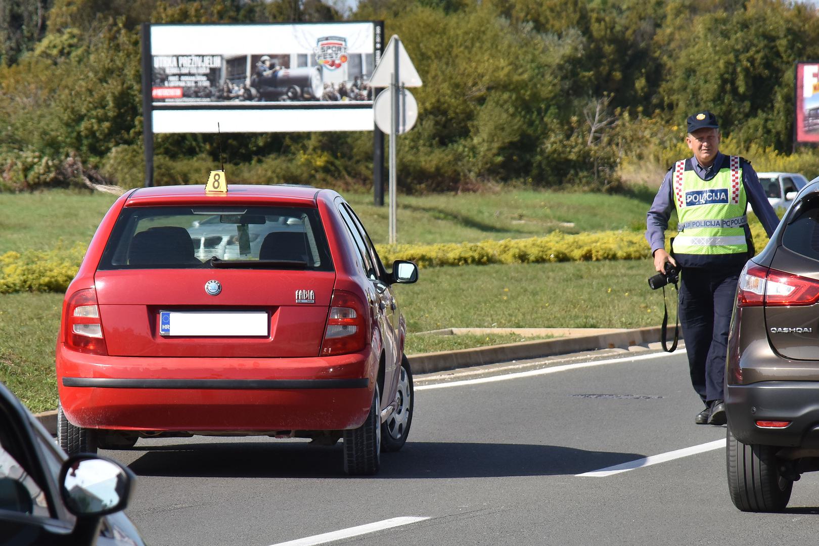 Do nesreće je došlo oko 13.30 sati blizini Lidla u Sijani, a žena je oko 18 sati preminula u pulskoj Općoj bolnici, piše Glas Istre.