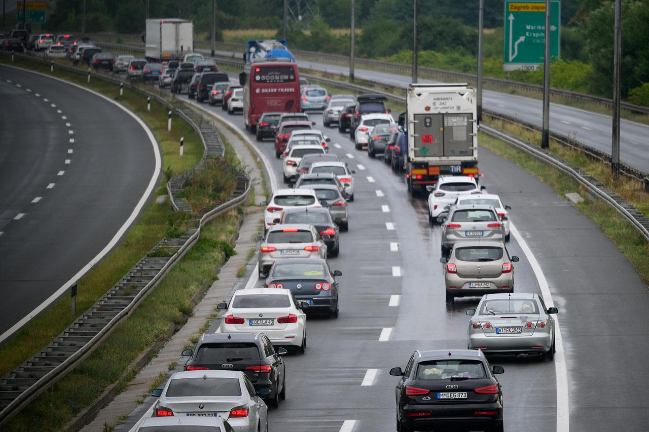 Zagreb: Velika prometna gužva od GP Bregana prema zagrebačkoj obilaznici