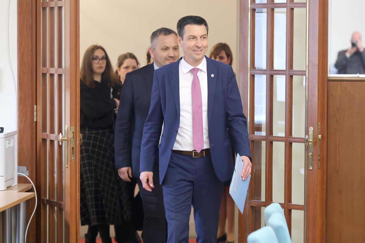 Zagreb:  Ladislav Ilčić predao kandidacijsku listu za Europski parlament