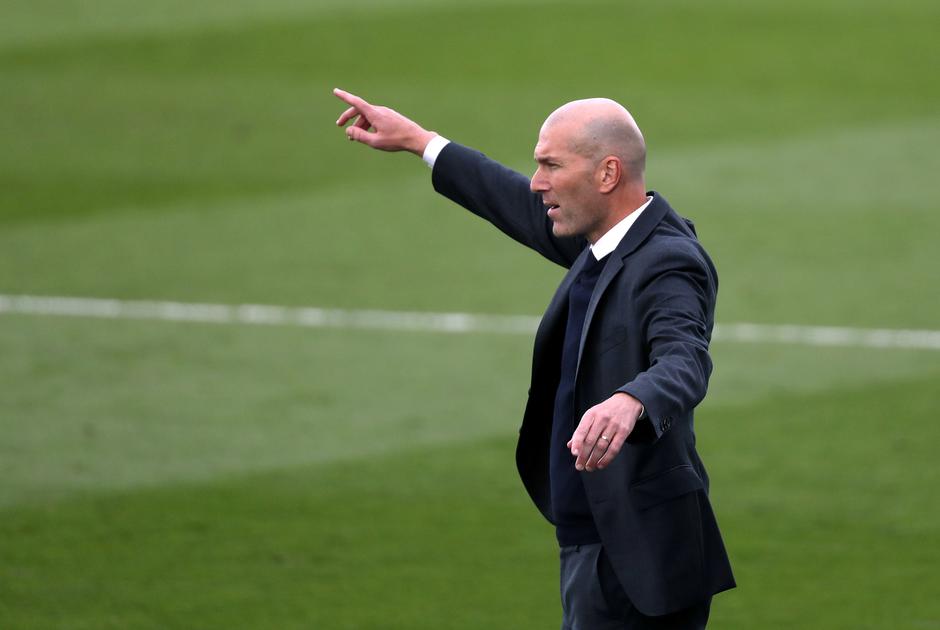 Zidane tells Real Madrid he will step down as coach