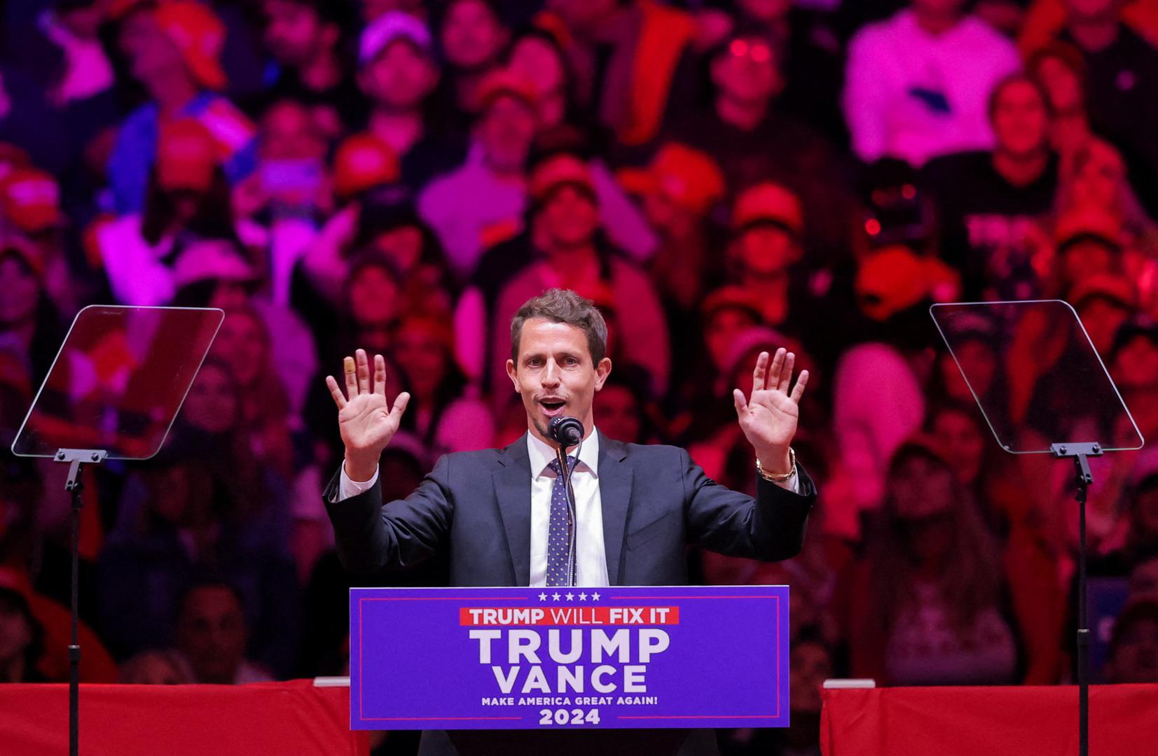 Comedian Tony Hinchcliffe speaks during a rally for Republican presidential nominee and former U.S. President Donald Trump at Madison Square Garden, in New York, U.S., October 27, 2024. REUTERS/Andrew Kelly Photo: Andrew Kelly/REUTERS