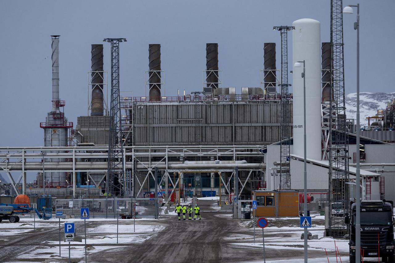 FILE PHOTO: FILE PHOTO: A general view of Western Europe's largest liquefied natural gas plant Hammerfest LNG, in Hammerfest