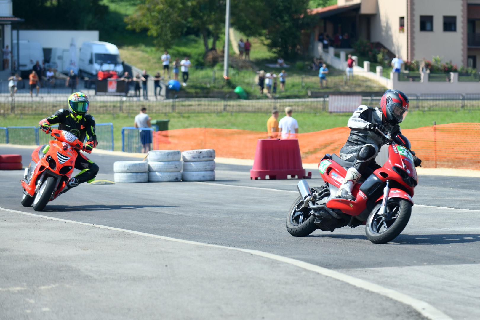 Scooter, oldtimer, brzinski motori i Supermoto kategorije su u kojima su se u nedjelju natjecati vozači i to u sklopu moto utrke „Velika nagrada Zeline“