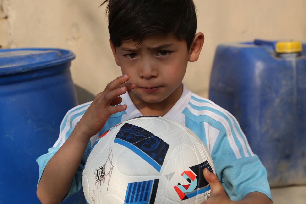 (SP)AFGHANISTAN-KABUL--LIONEL MESSI FAN-MURTAZA  AHMADI