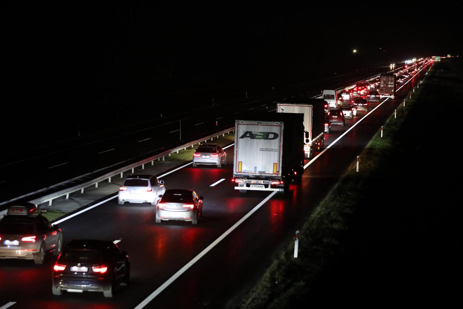 23.12.2022., Kutina - Kolona od 10 kilometara na autocesti A3 u smjeru Osijeka.  Photo: Emica Elvedji/PIXSELL