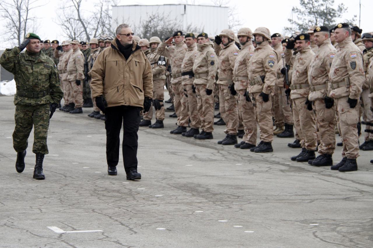 \'31.01.2011,Gasinci,Hrvatska,zavrsna vojna vijezba na vojnom poligonu Gasinci kod Djakova, hrvatskog kontingenta uoci odlaska u misiju ISAF u Afganistan,Davor Bozinovic ministar obrane Photo: Marko M