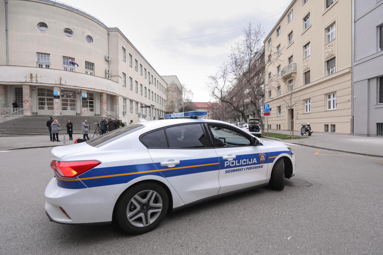 Zagreb: Konferencija za medije nakon incidenta u Klasičnoj gimnaziji u Križanićevoj ulici 