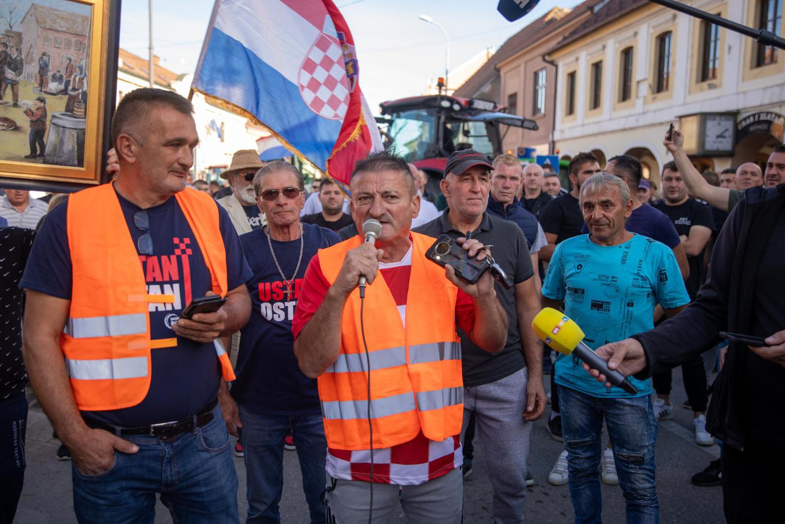 29.10.2023., Vinkovci - Prosvjed svinjogojaca u Vinkovcima zbog africke svinjske kuge. Photo: Borna Jaksic/PIXSELL