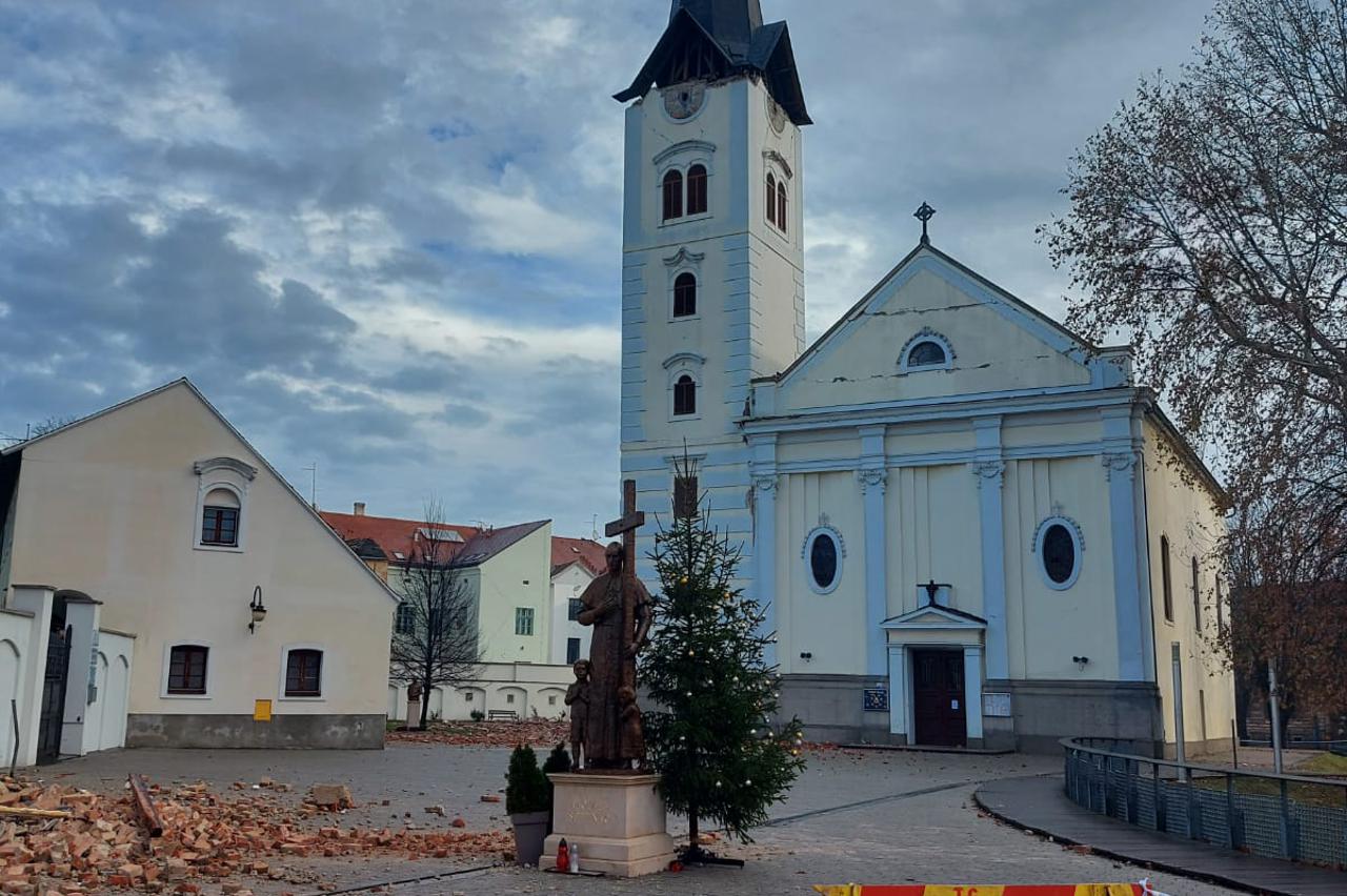 Sisačka katedrala jako je oštećena u potresu