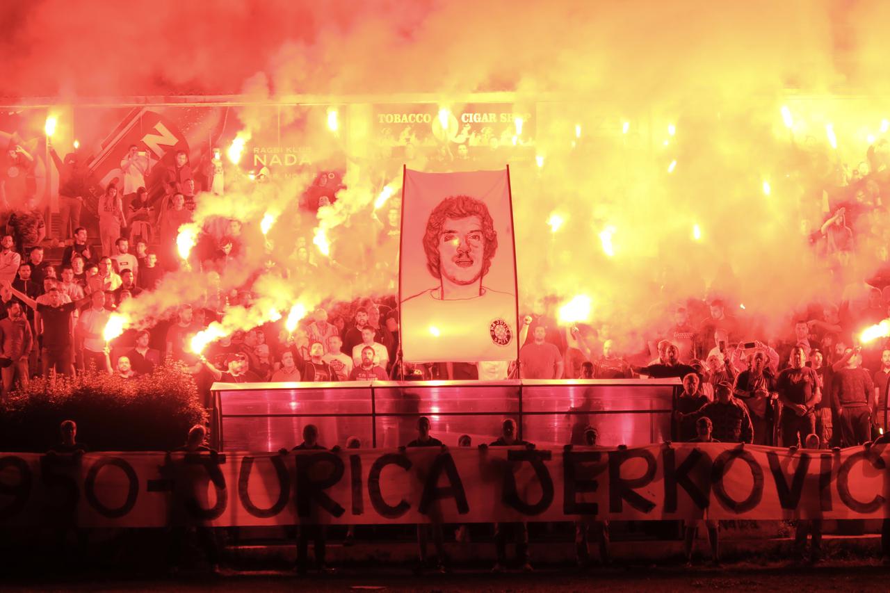 Torcida na Starom placu odala počast Jurici Jerkoviću