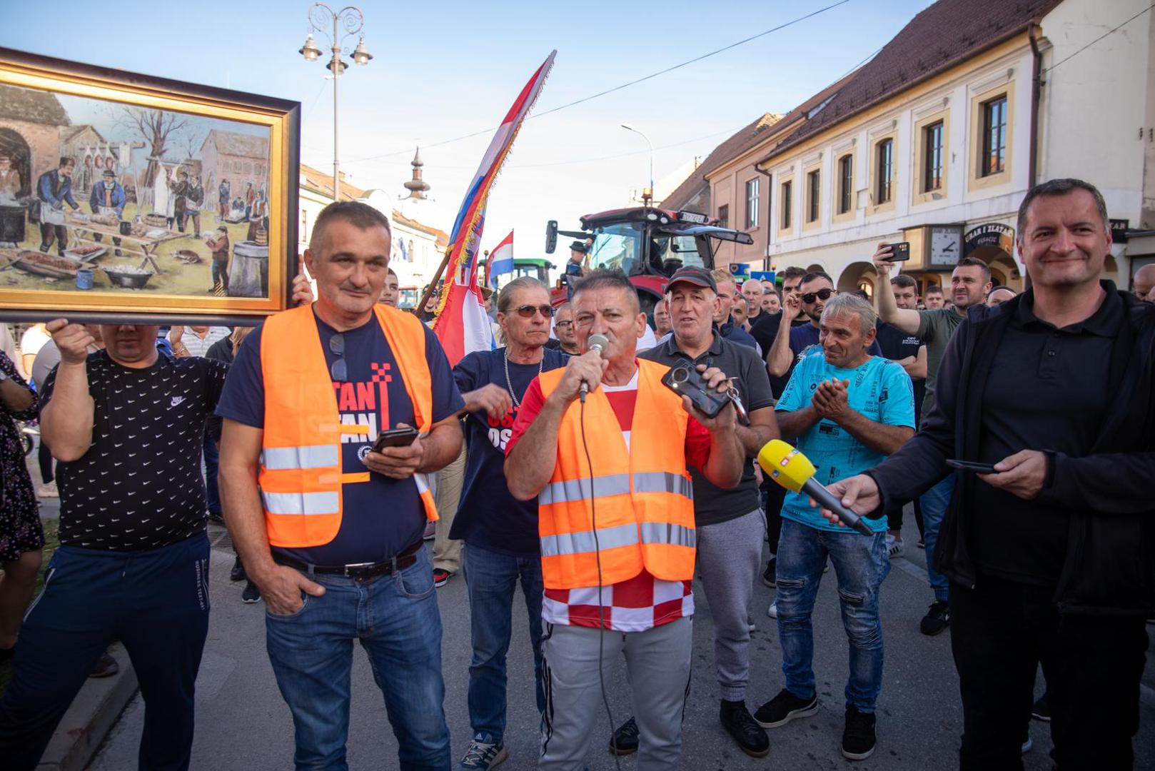 29.10.2023., Vinkovci - Prosvjed svinjogojaca u Vinkovcima zbog africke svinjske kuge. Photo: Borna Jaksic/PIXSELL