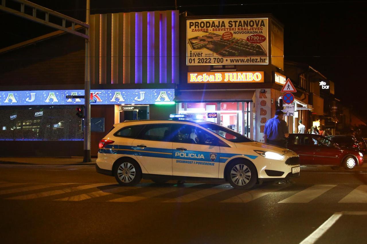 Zagreb: Policija osigurava mjesto tučnjave između navijača Dinama i Legije u Dubravi