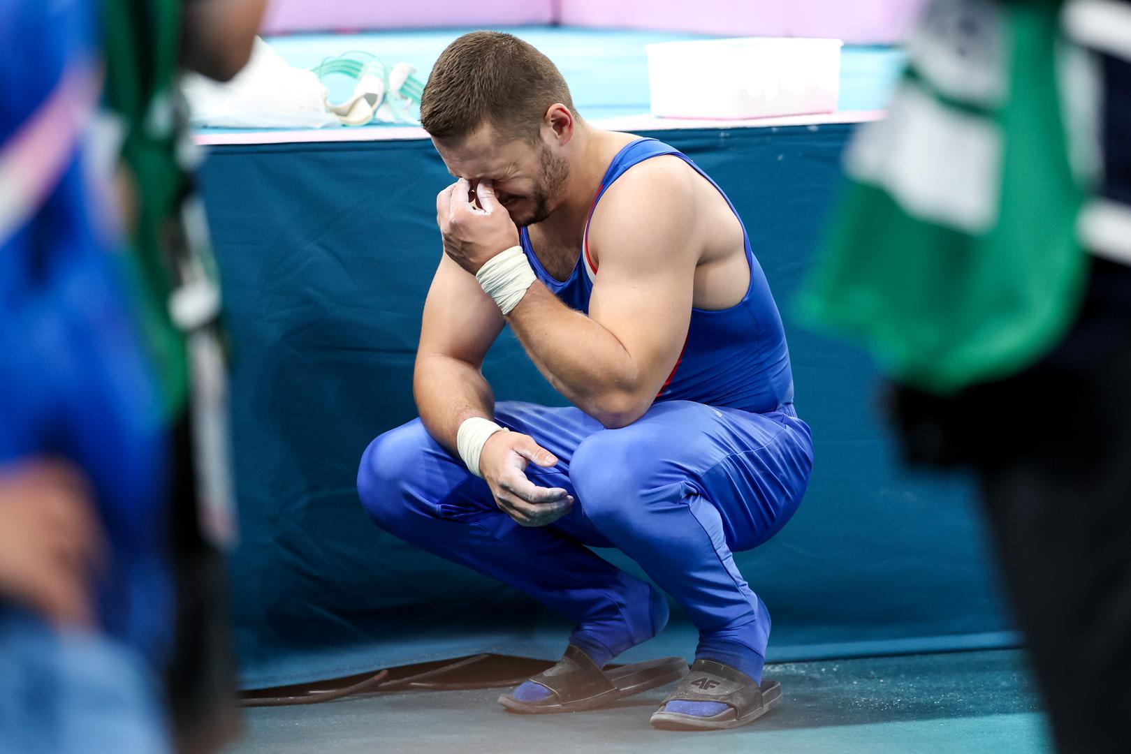 Hrvatski gimnastičar Tin Srbić ostao je bez medalje na Olimpijskim igrama u Parizu u ponedjeljak, dok je zlato u natjecanju na preči osvojio Japanac Oka Shinnosuke.  