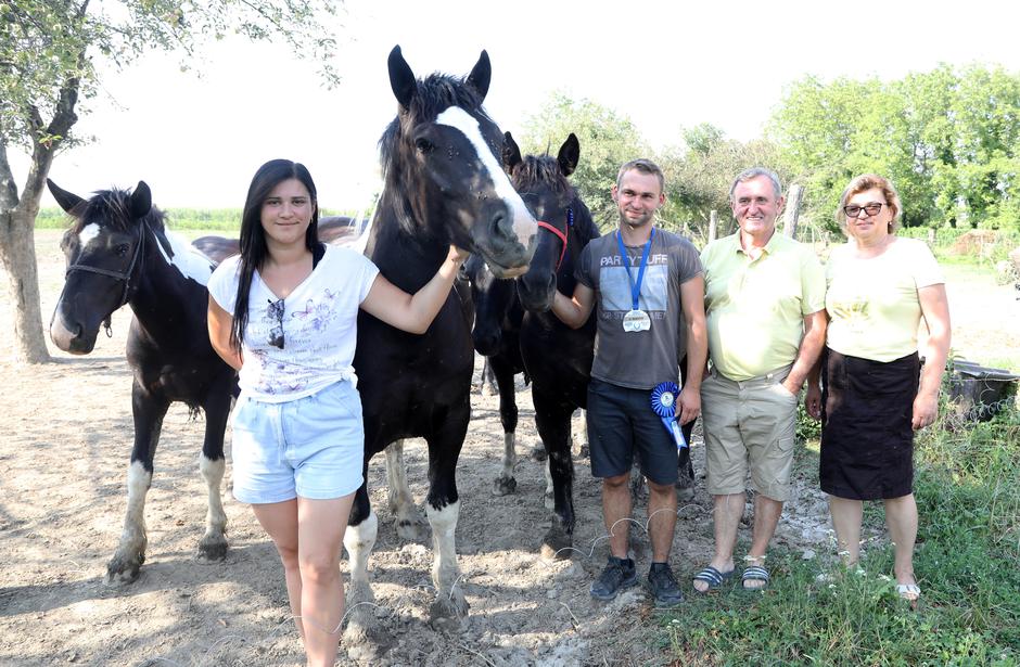 Sisak: Zlata vrijedan - OPG Malović, ratarstvo i uzgoj konja